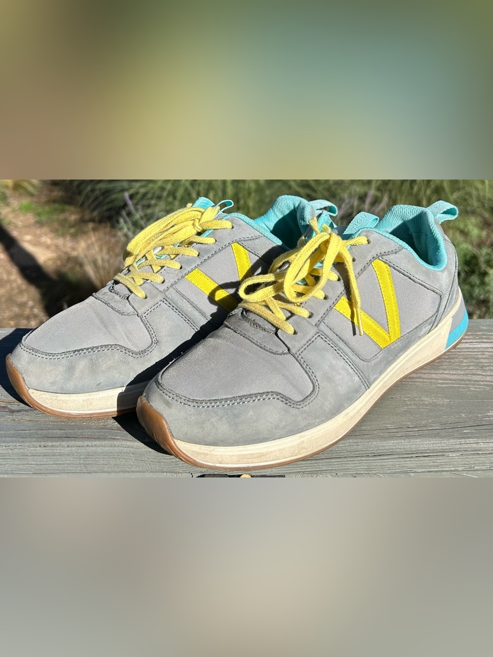 Vionic Rechelle Sneakers Women’s size 8 in Gray with yellow and blue accents